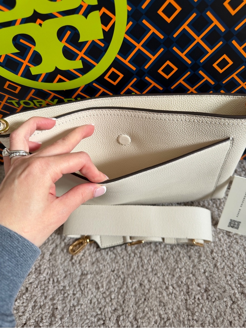 Tory Burch Blake Swingpack Crossbody Bag New Ivory White Gold - Picture 3 of 9